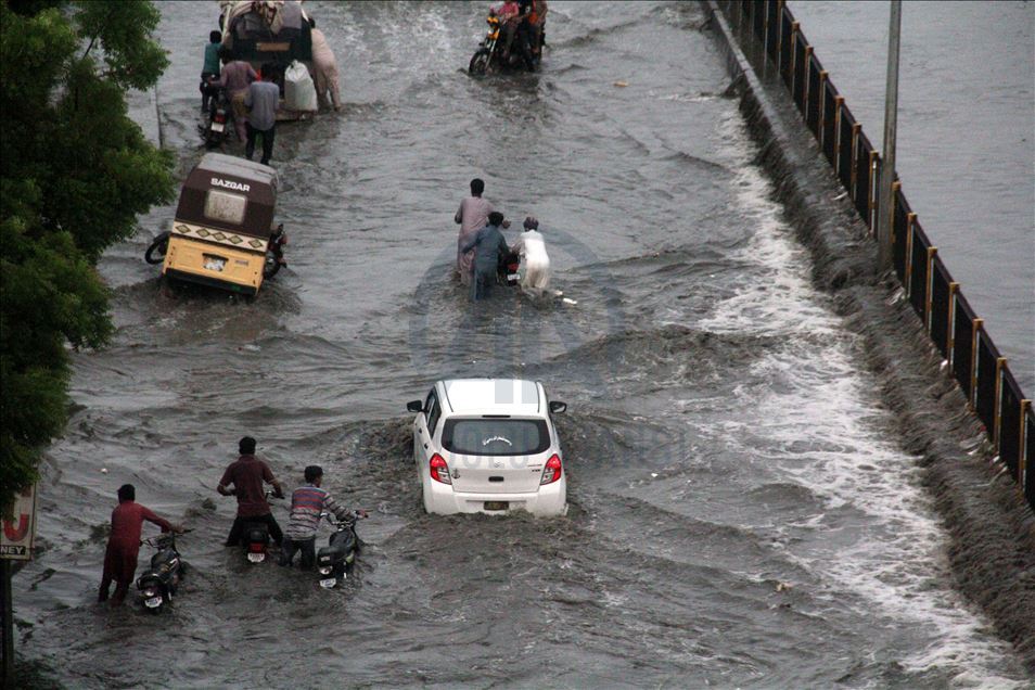 Heavy rain in Karachi