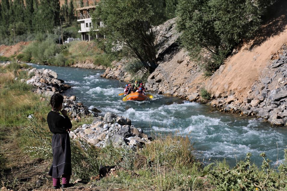 قایق سواری در روخانه "موکس" وان ترکیه، سفری ماجراجویانه به دل طبیعت