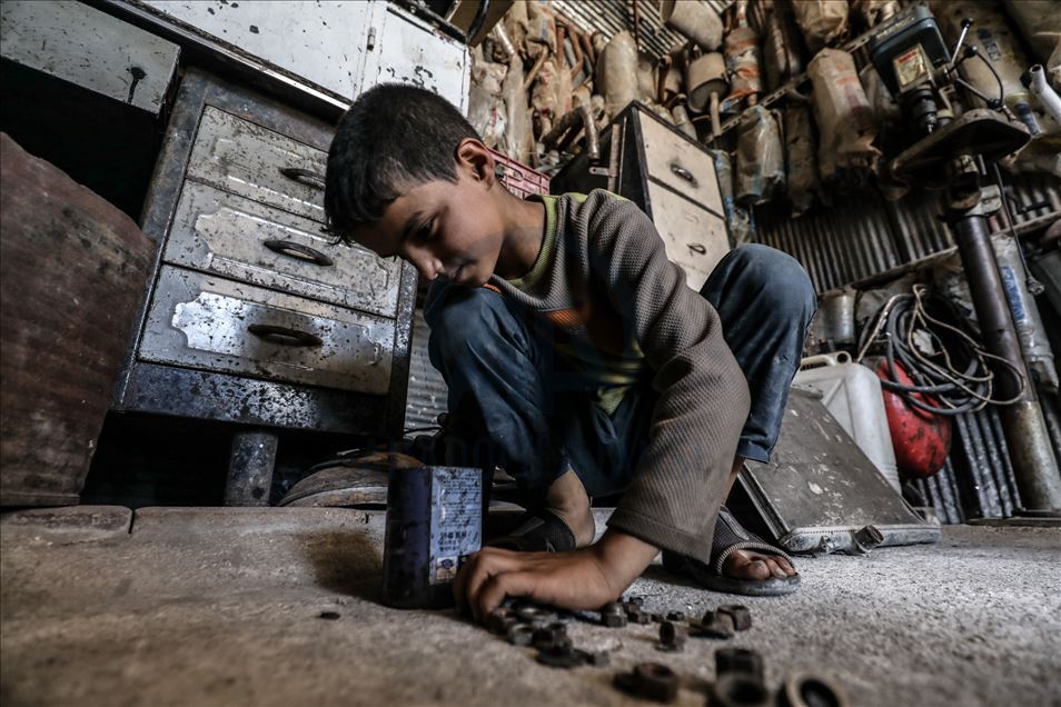 Los niños sirios que trabajan para ayudar a sus familias en medio de la guerra 