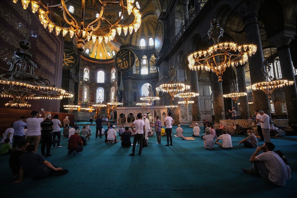 حضور گسترده گردشگران خارجی و داخلی در مسجد کبیر ایاصوفیه