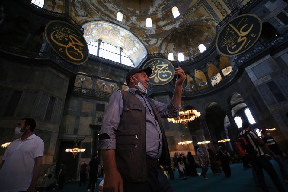 حضور گسترده گردشگران خارجی و داخلی در مسجد کبیر ایاصوفیه