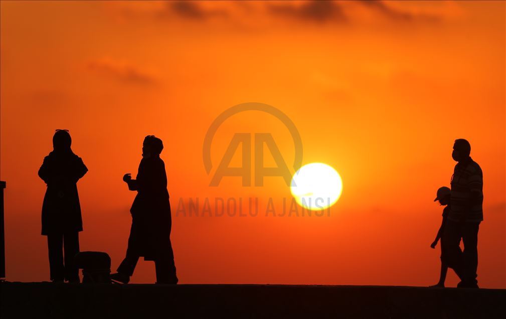 چشمانداز زیبای غروب آفتاب در سواحل استان دوزجه