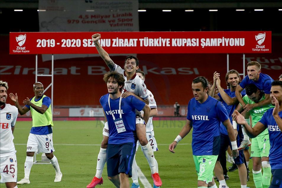 Ziraat Türkiye Kupası finalinde Aytemiz Alanyaspor'u yenen Trabzonspor, kupasını aldı
