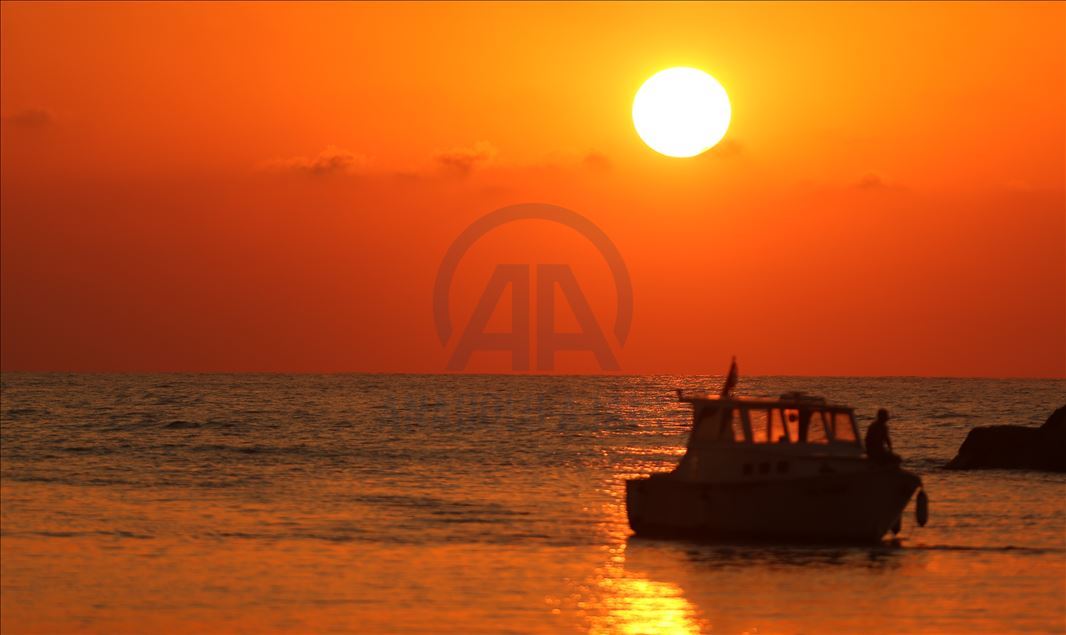 چشمانداز زیبای غروب آفتاب در سواحل استان دوزجه