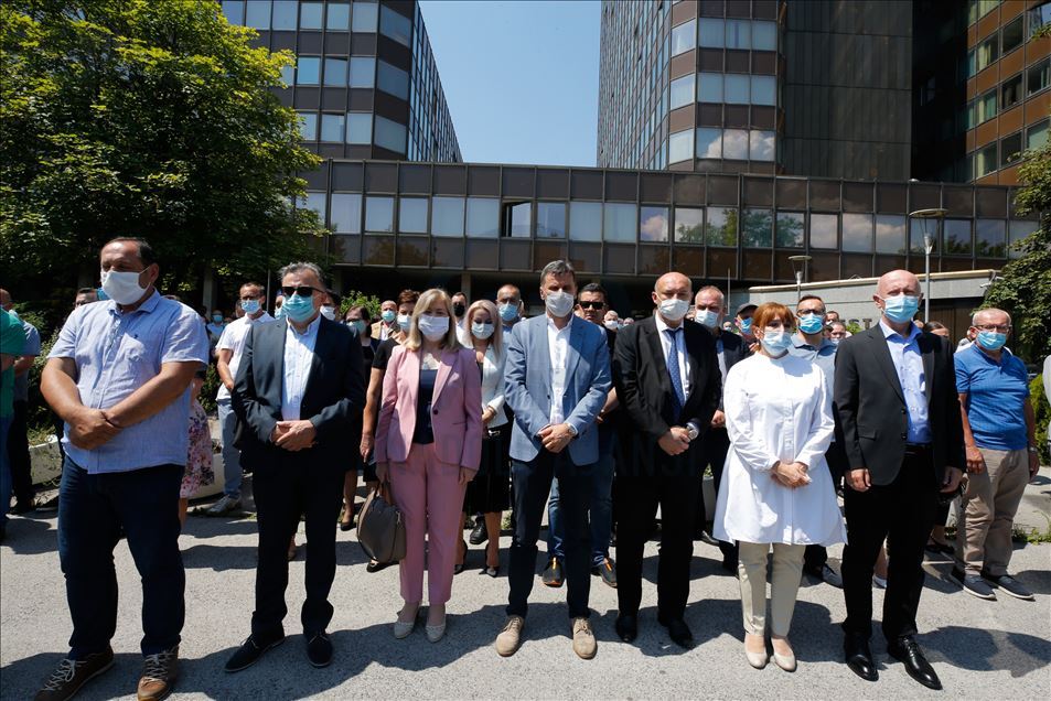Sarajevo: Ispred Vlade FBiH obavljen ispraćaj preminulog ministra Salke Bukvarevića