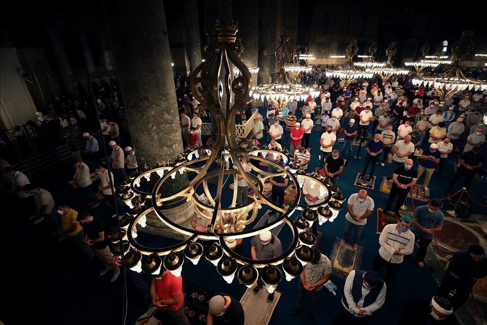 Ayasofya-i Kebir Cami-i Şerifi'ndeki sabah namazına yoğun ilgi