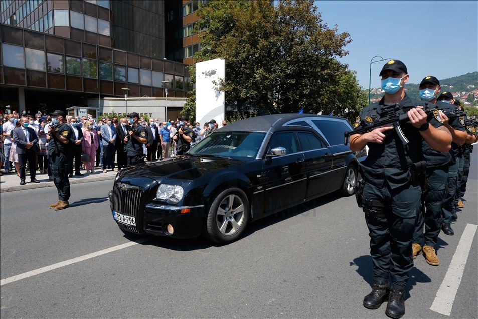 Sarajevo: Ispred Vlade FBiH obavljen ispraćaj preminulog ministra Salke Bukvarevića
