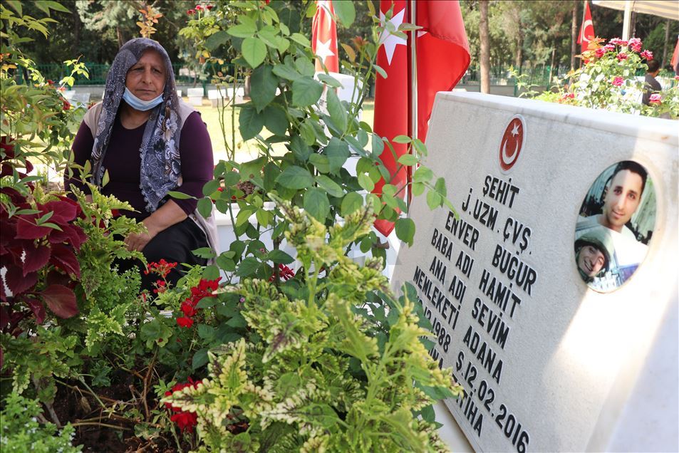 Adana'da şehitliklerde hüzünlü bayram