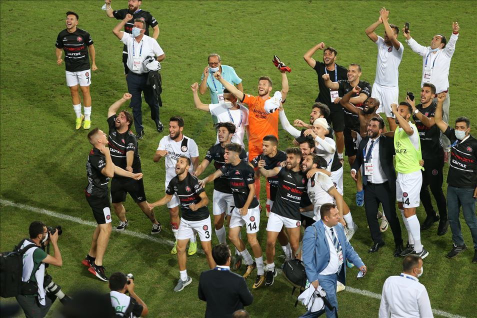 Fatih Karagümrük kupasını aldı