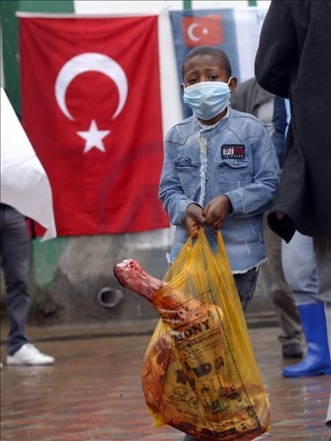 ترکیه بین نیازمند نیجریه و اتیوپی گوشت قربانی توزیع کرد

