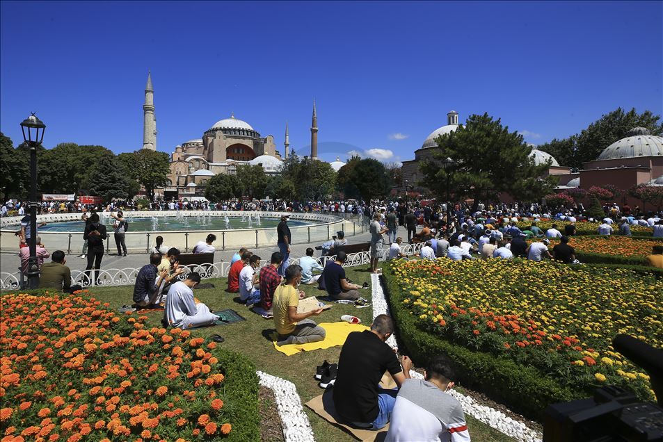 Ayasofya-i Kebir Cami-i Şerifi'nde cuma yoğunluğu
