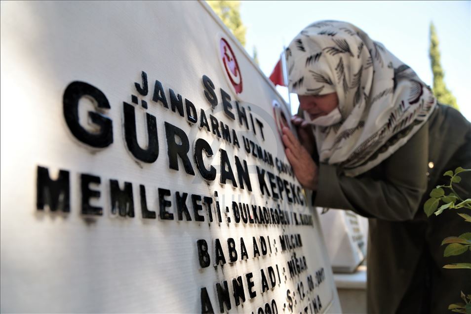Kahramanmaraş'ta şehitlikte hüzünlü bayram