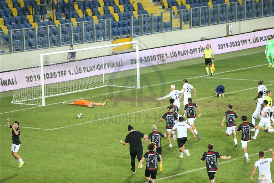 Fatih Karagümrük kupasını aldı