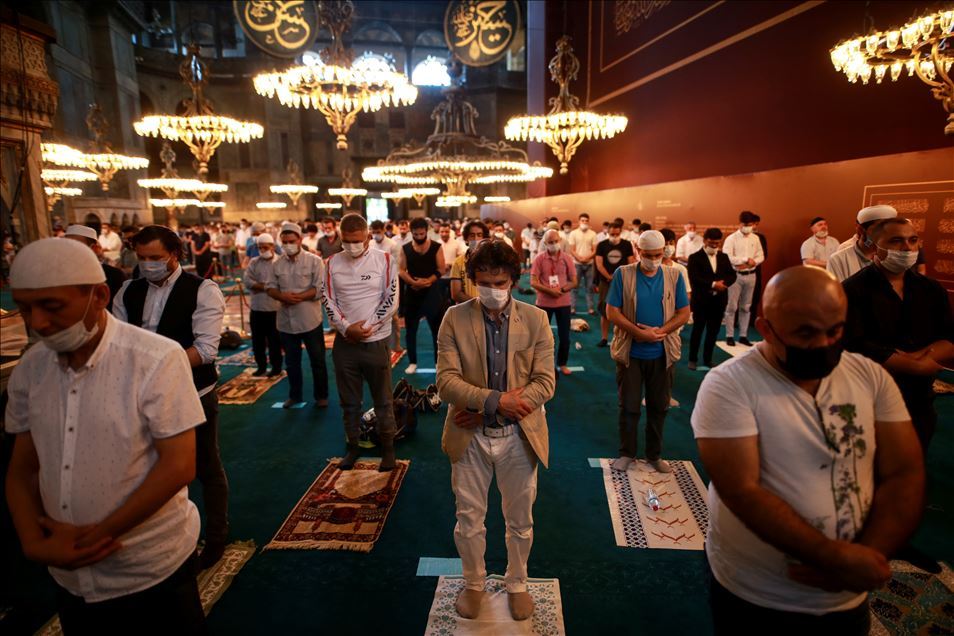 اقامه نخستین نماز عید قربان در مسجد کبیر ایاصوفیه پس از 86 سال