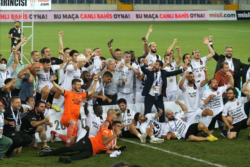 Fatih Karagümrük kupasını aldı