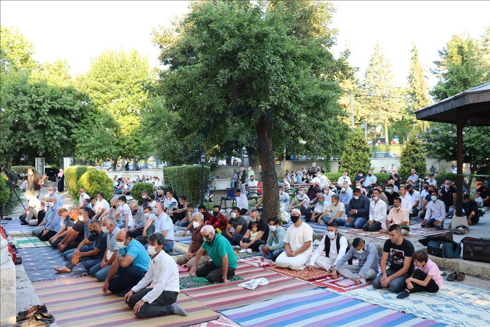 Në Maqedoninë e Veriut falet namazi i Kurban Bajramit