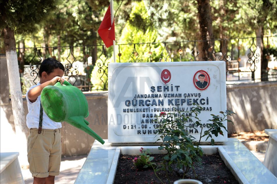 Kahramanmaraş'ta şehitlikte hüzünlü bayram