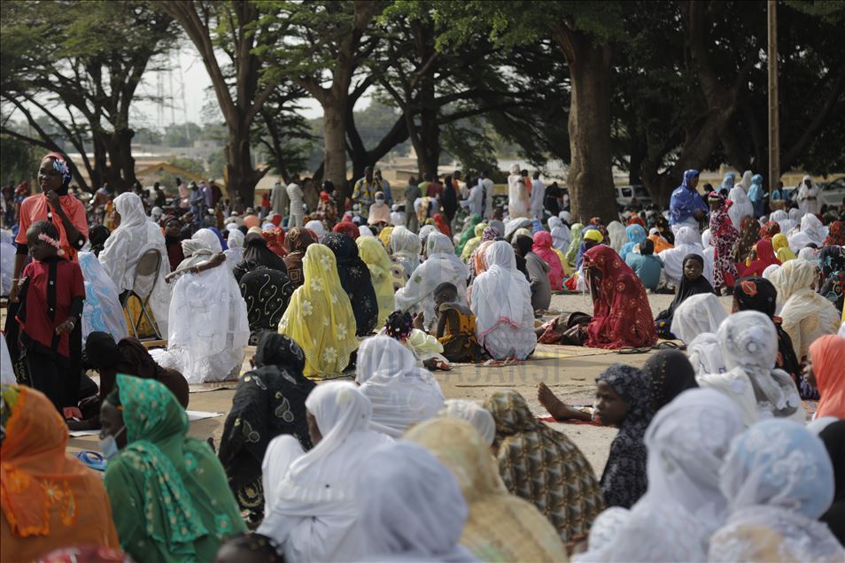 في صلاة العيد.. مسلمو ساحل العاج يدعون للشعب التركي