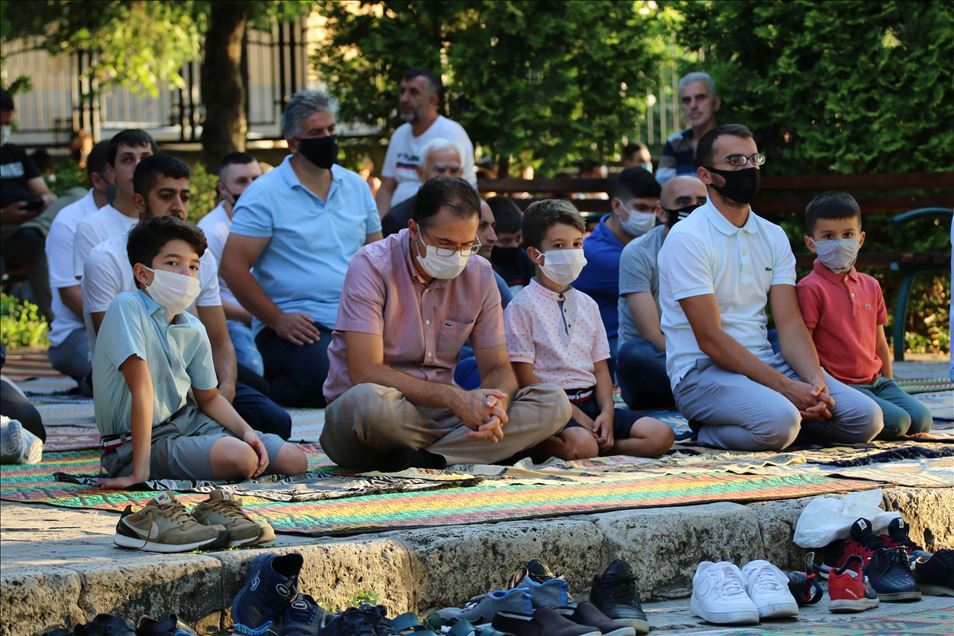 Në Maqedoninë e Veriut falet namazi i Kurban Bajramit
