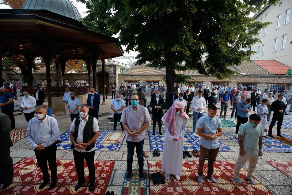 Bajram-namaz klanjan u džamijama u Sarajevu