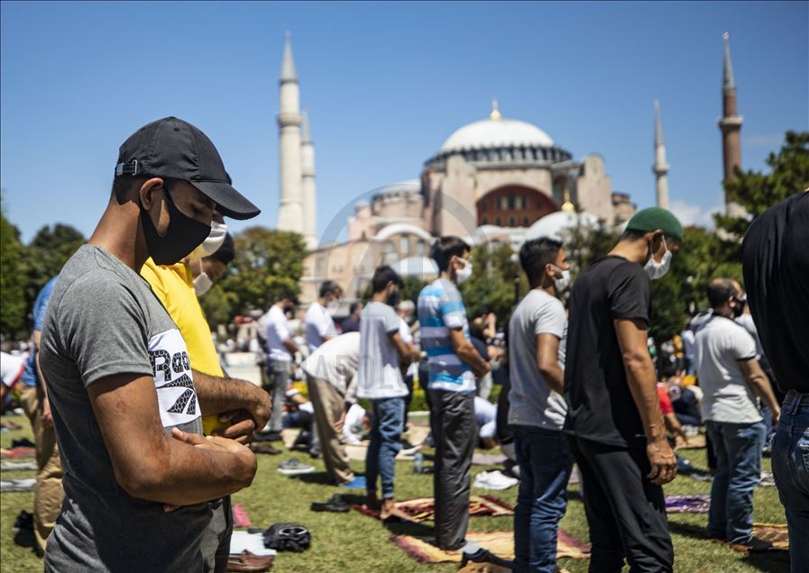Ayasofya-i Kebir Cami-i Şerifi'nde cuma yoğunluğu
