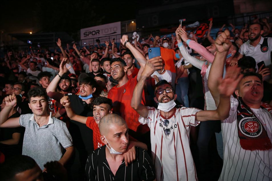 Fatih Karagümrük Süper Lig'e yükseldi