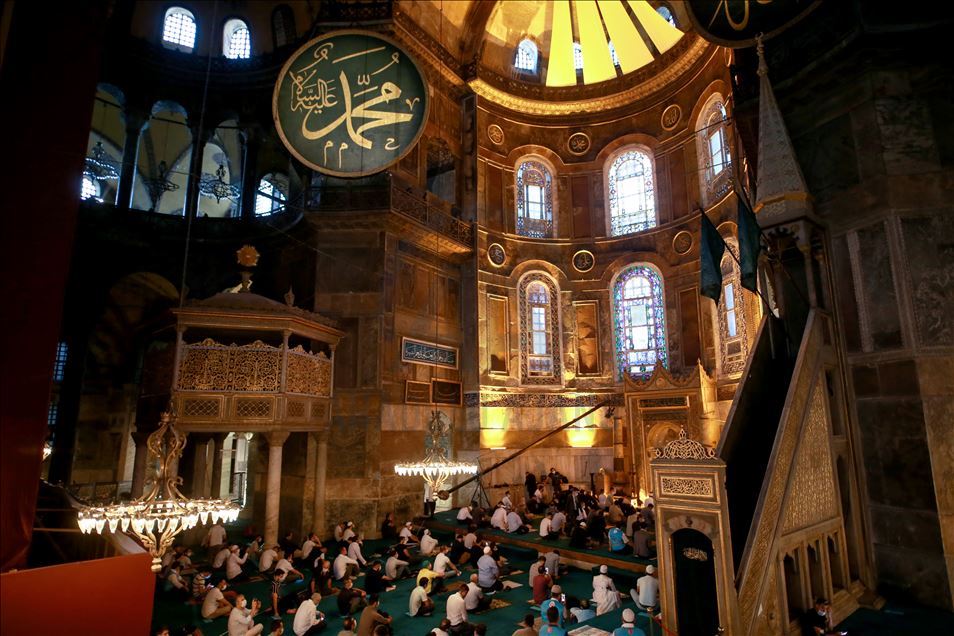 Li Mizgefta Ayasofyayê ya Mezin piştî 86 salan nimêja eydê ya ewil