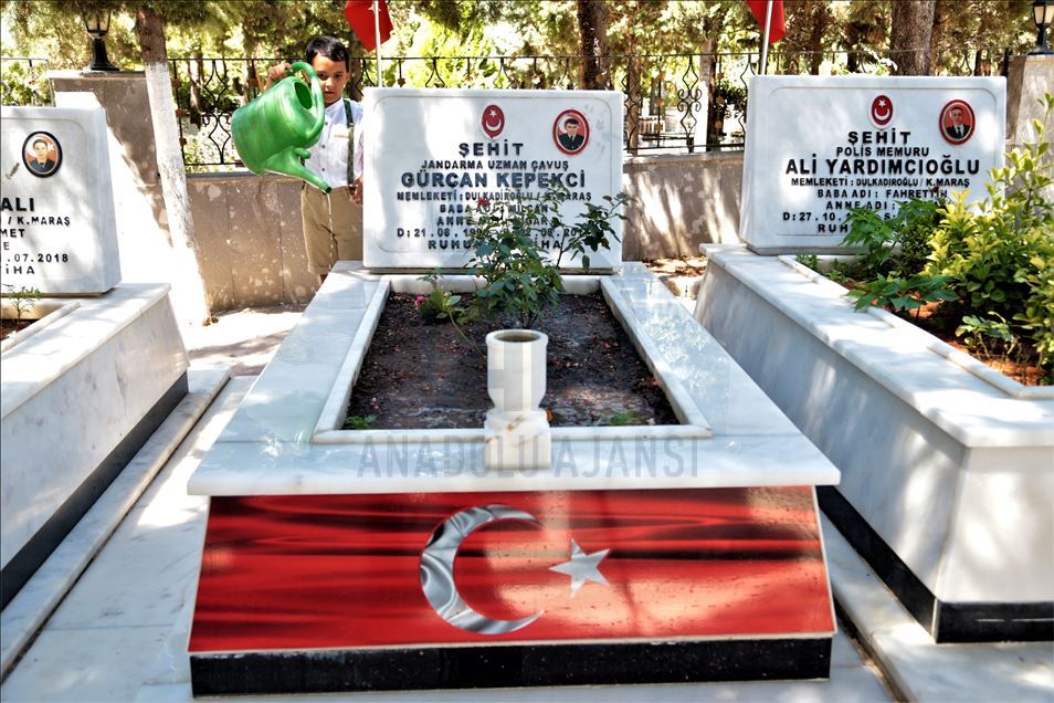 Kahramanmaraş'ta şehitlikte hüzünlü bayram
