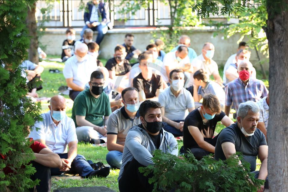 Në Maqedoninë e Veriut falet namazi i Kurban Bajramit