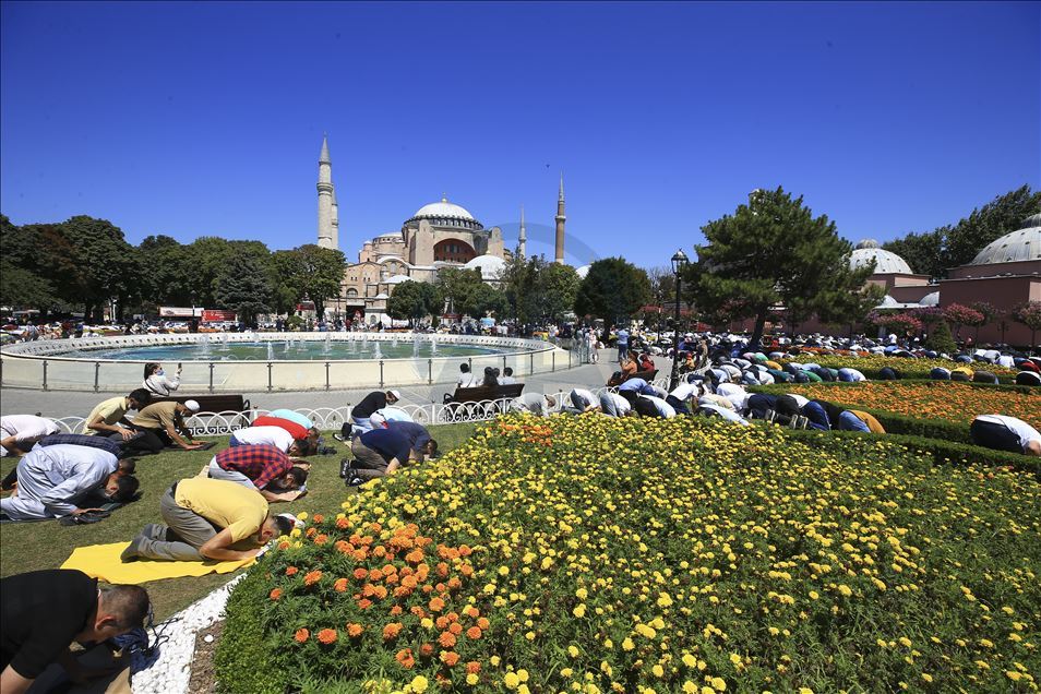 Ayasofya-i Kebir Cami-i Şerifi'nde cuma yoğunluğu