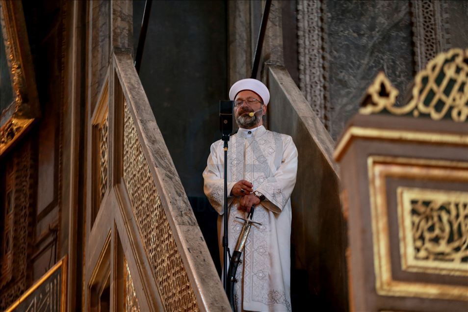 Ayasofya-i Kebir Cami-i Şerifi'nde 86 yıl sonra ilk bayram namazı kılındı