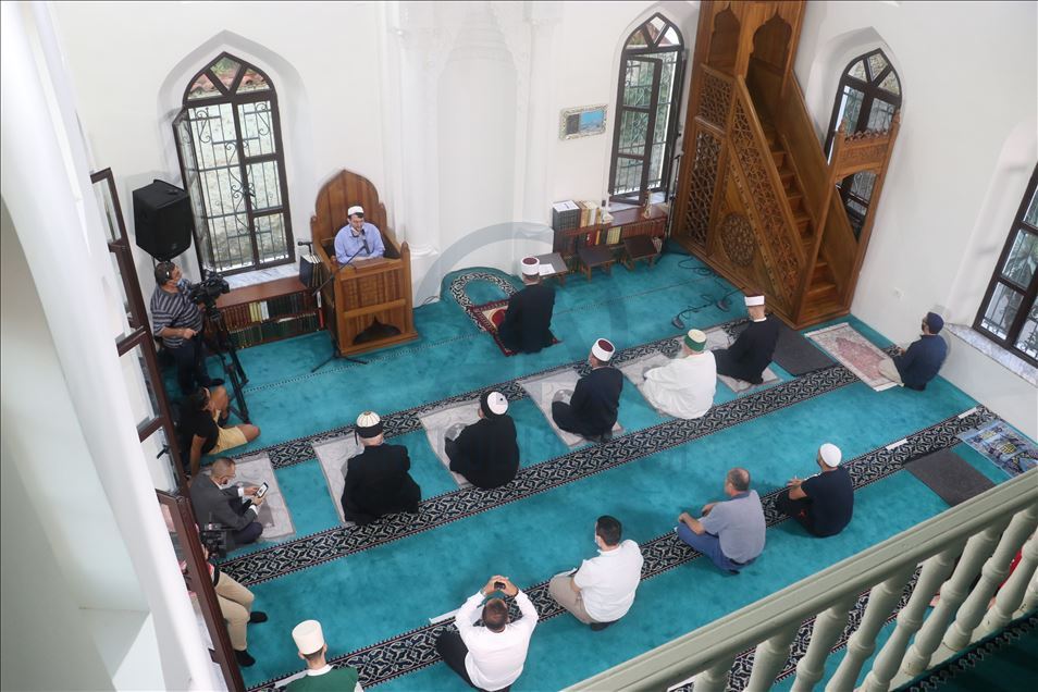Në Shqipëri falet namazi i Kurban Bajramit