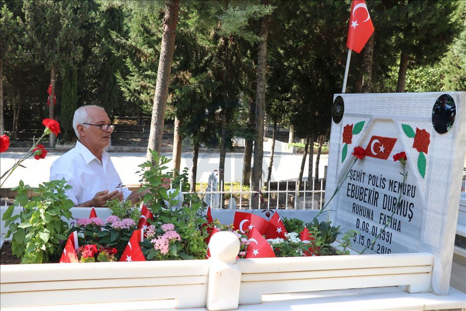 Adana'da şehitliklerde hüzünlü bayram