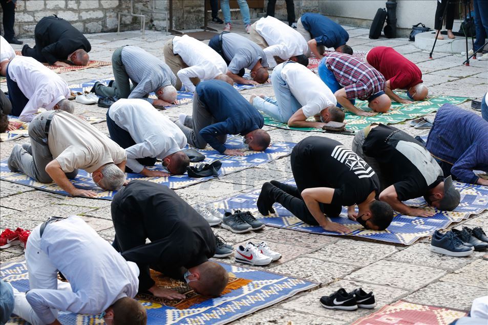 Bajram-namaz klanjan u džamijama u Sarajevu