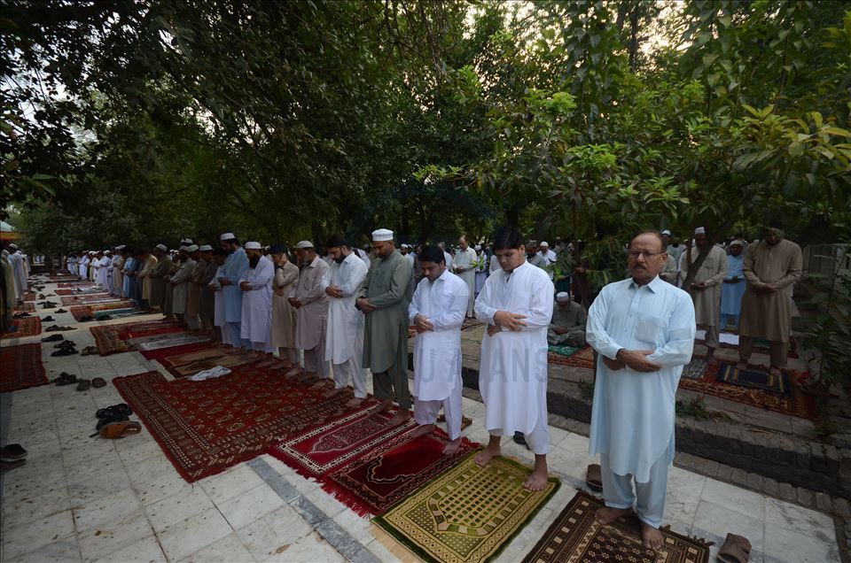 له شاری پێشاوهر'ی پاكستان نوێژی جهژن ئهنجام درا