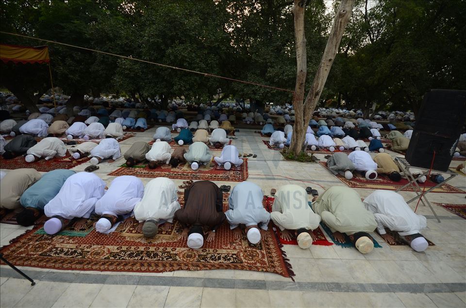 له شاری پێشاوهر'ی پاكستان نوێژی جهژن ئهنجام درا