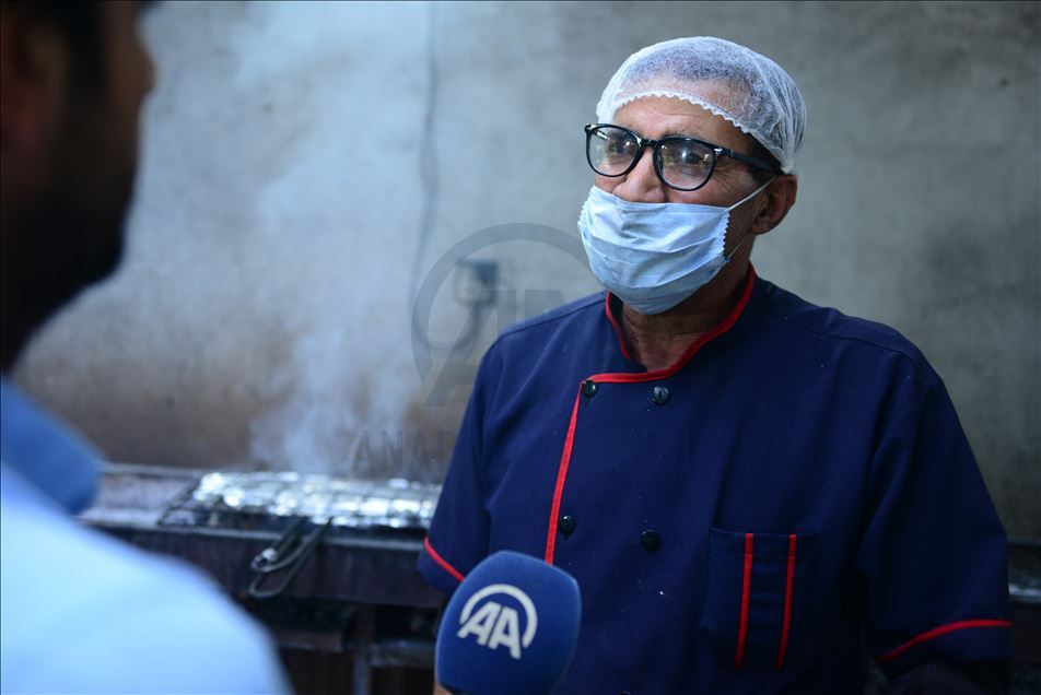 بەمەبەستی راکێشانی گەشتیار بۆ گوندەکەیان پرۆژەیەکی گەشتیارییان لەسەر لووتکەی شاخ کردۆتەوە