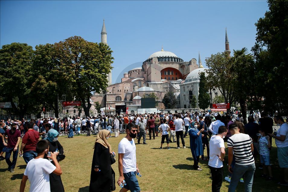 إقبال كبير على زيارة مسجد آيا صوفيا في ثاني أيام العيد