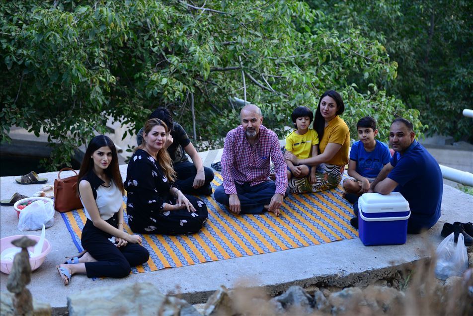 بەمەبەستی راکێشانی گەشتیار بۆ گوندەکەیان پرۆژەیەکی گەشتیارییان لەسەر لووتکەی شاخ کردۆتەوە