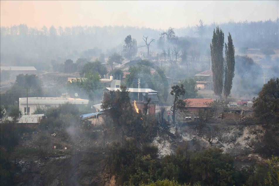  Manisa'daki orman yangını devam ediyor