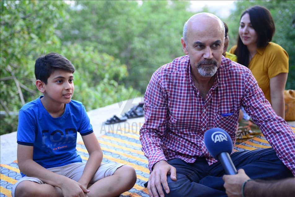 بەمەبەستی راکێشانی گەشتیار بۆ گوندەکەیان پرۆژەیەکی گەشتیارییان لەسەر لووتکەی شاخ کردۆتەوە