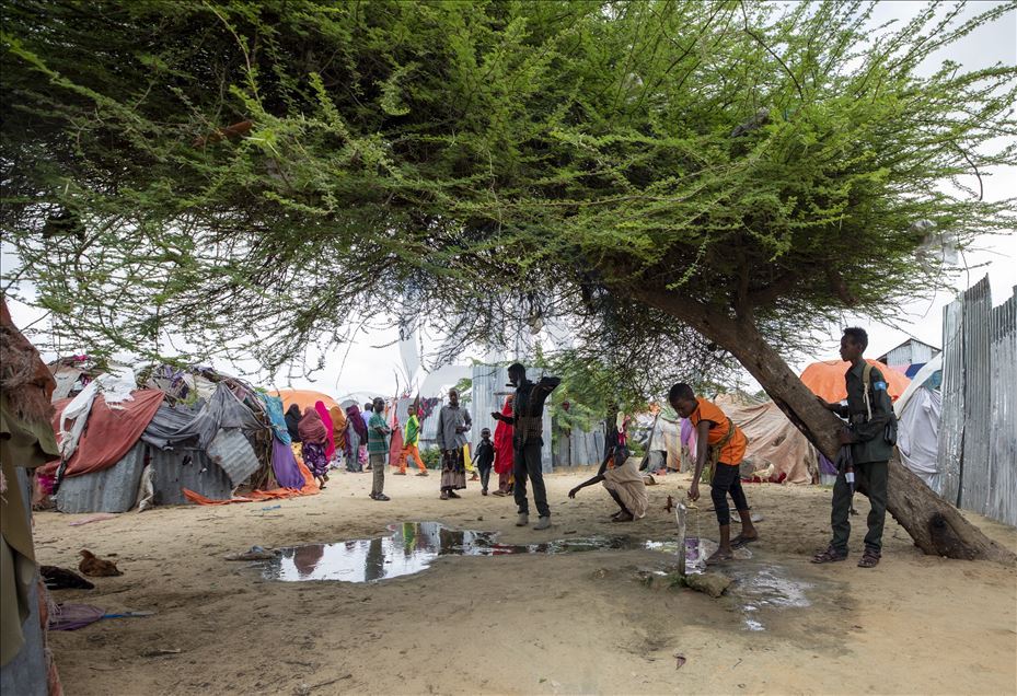 Mogadişu'daki göçmen kamplarında günlük hayat