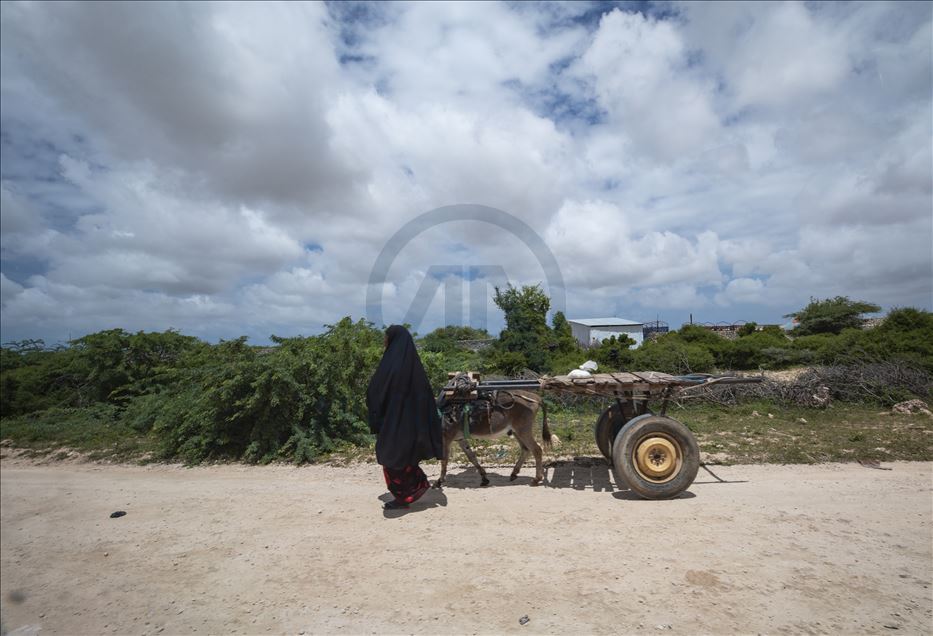 Vida diaria en campo de refugiados de la capital de Somalia
