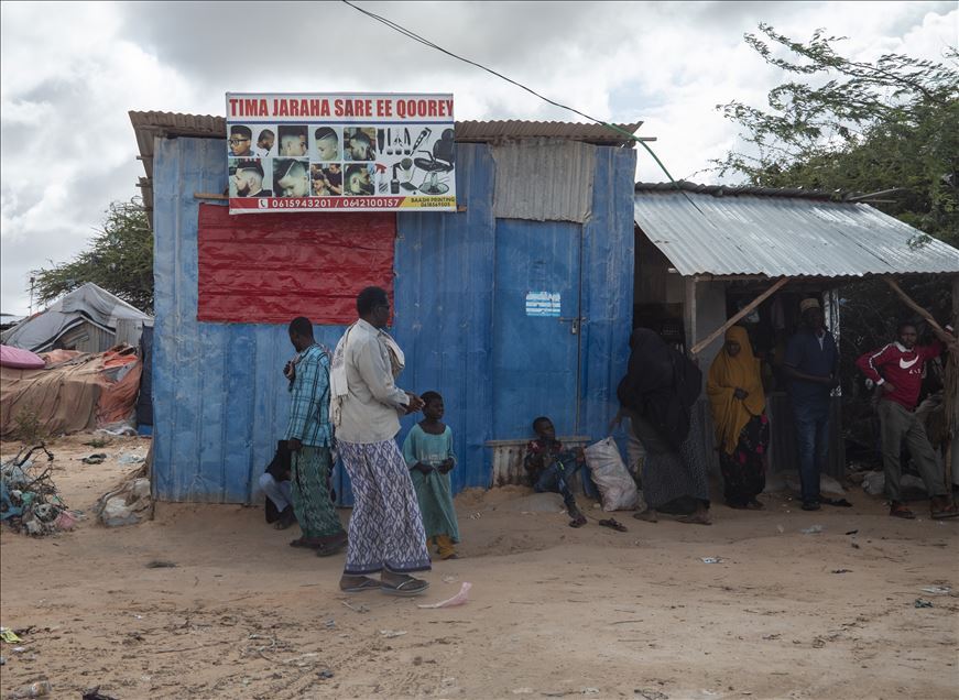 Vida diaria en campo de refugiados de la capital de Somalia