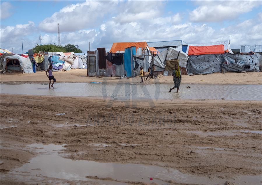 Vida diaria en campo de refugiados de la capital de Somalia