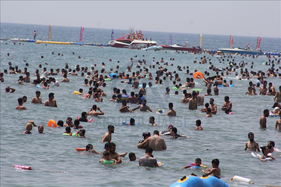 Doğu Akdeniz'in incisi Kızkalesi'nde bayram yoğunluğu