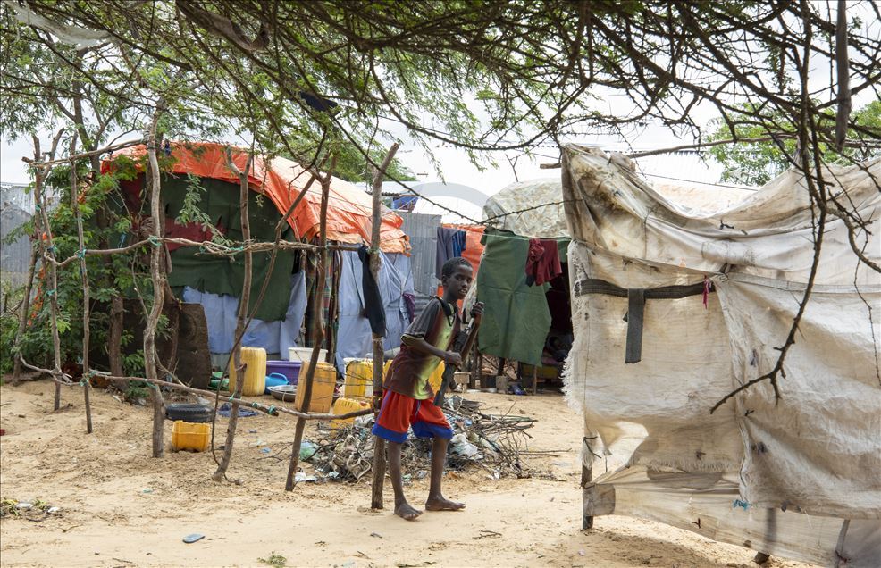Vida diaria en campo de refugiados de la capital de Somalia
