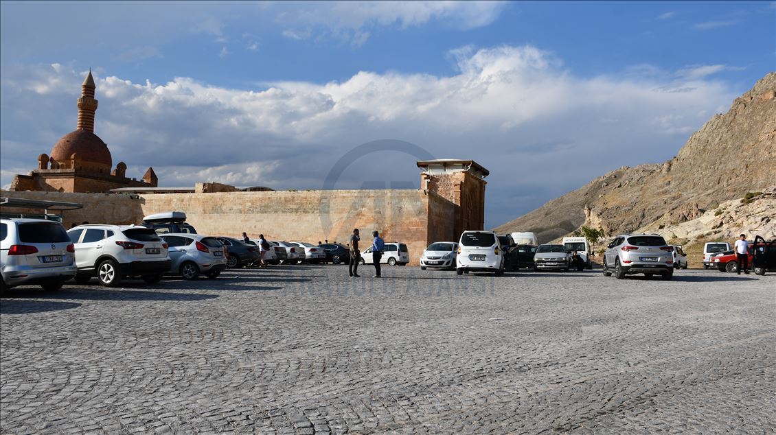Tarihi İshak Paşa Sarayı'na Kurban Bayramı'nda yoğun ilgi