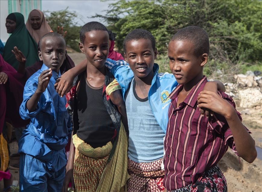 Vida diaria en campo de refugiados de la capital de Somalia