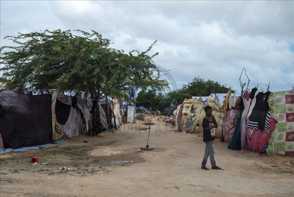 Mogadişu'daki göçmen kamplarında günlük hayat